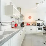 Maison Confortable Proche De La Avec Terrasse