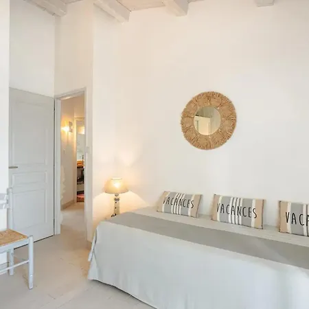 Prázdninový dům Maison Confortable Proche De La Avec Terrasse La Flotte