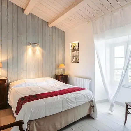 Maison Confortable Proche De La Avec Terrasse *