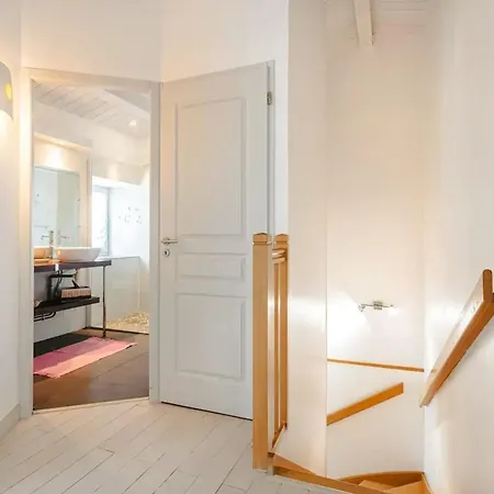 Maison Confortable Proche De La Avec Terrasse La Flotte