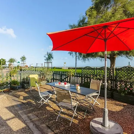 Maison Confortable Proche De La Avec Terrasse La Flotte