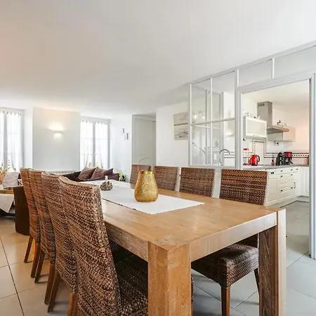 Maison Confortable Proche De La Avec Terrasse